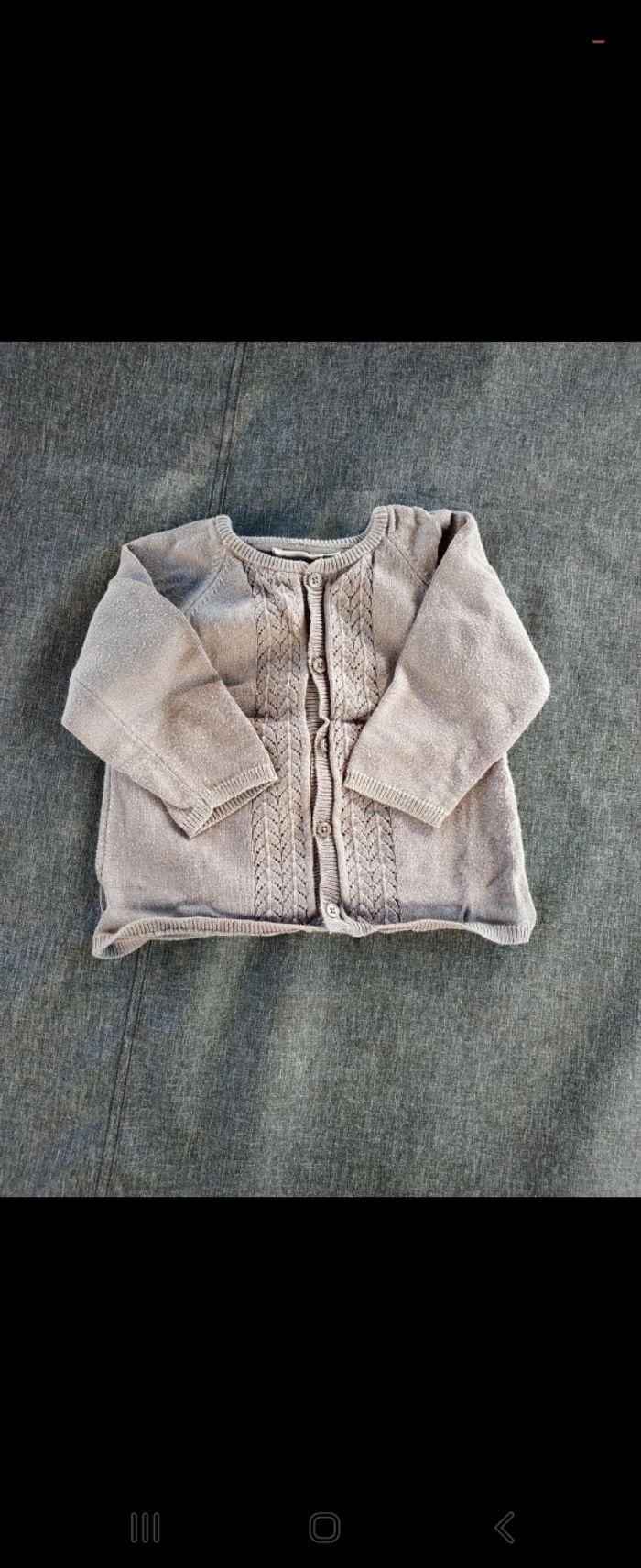 Lot de 5 gilets/pull 12 mois fille - photo numéro 4