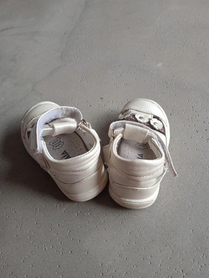 Petite chaussures d'été bébé - photo numéro 3