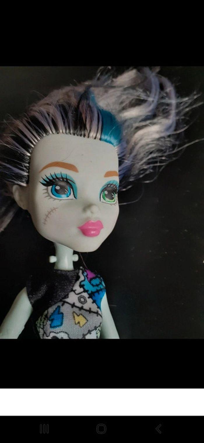 Poupée Monster High.  Frankie Stein. - photo numéro 1