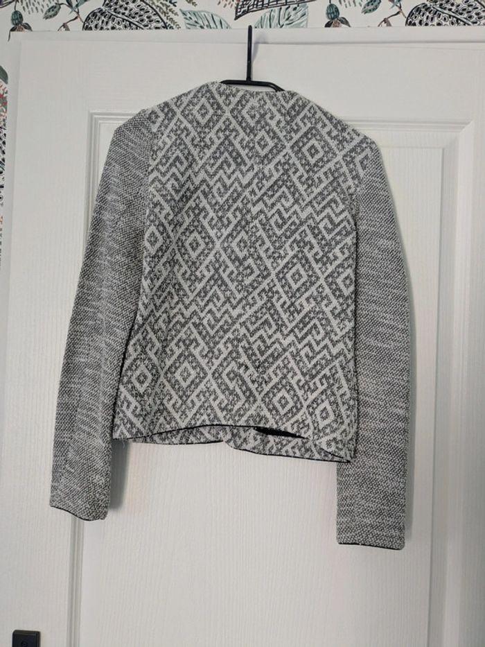 Gilet gris à motifs - photo numéro 4