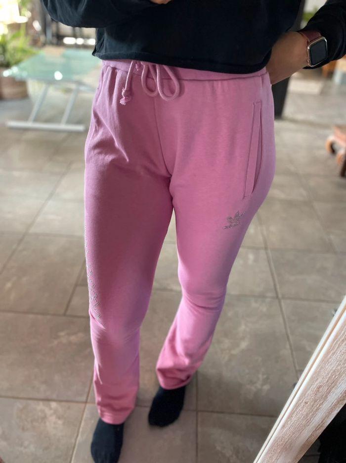 Pantalon rose Adidas neuf - photo numéro 1