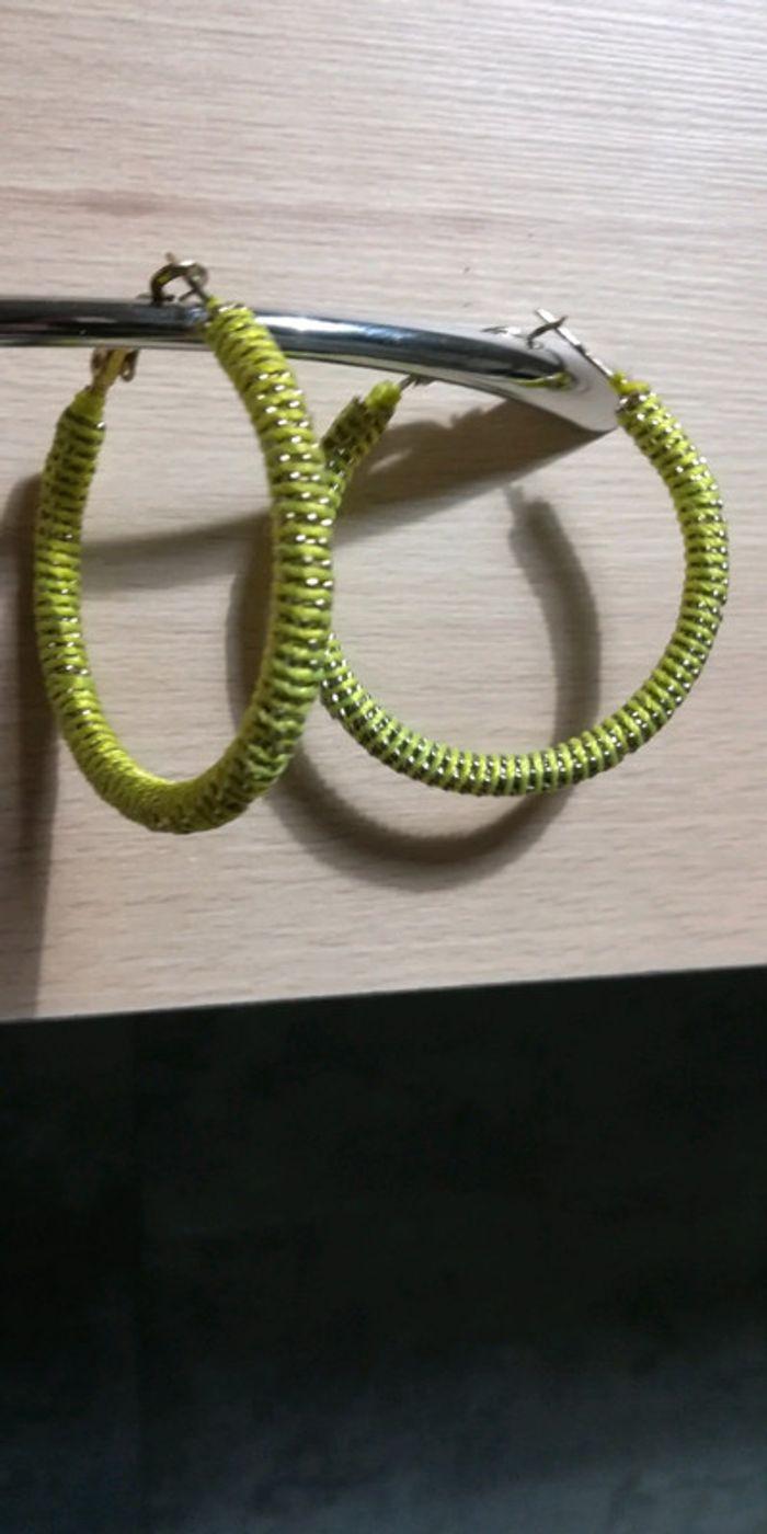 Boucles d'oreilles jaunes et or - photo numéro 3