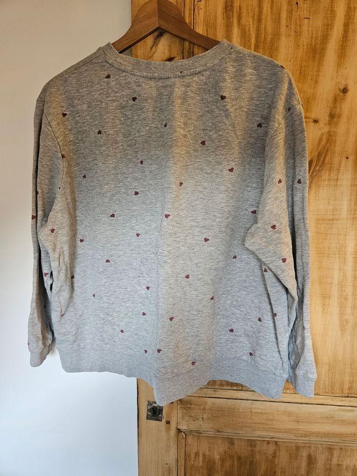 Pull gris kiabi avec des petits cœurs - photo numéro 4