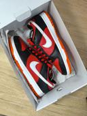 Baskets Nike dunk low Nike by you rouge et noir pointure 39 neuves avec boîte