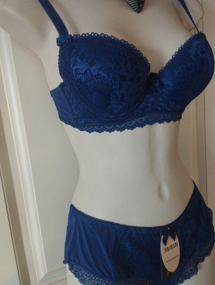 Ensemble lingerie neuf bleu marine avec shorty. 80/85B 38 - photo numéro 4