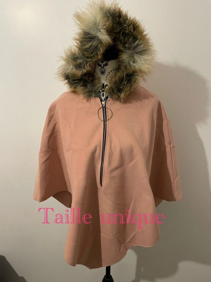 Poncho rose en matière polaire à capuche fourrure marron beige fermeture éclair devant taille unique - photo numéro 1