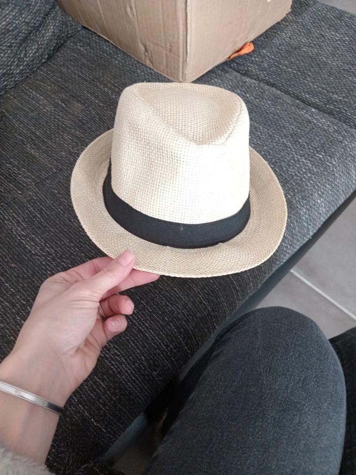 Chapeau - photo numéro 1