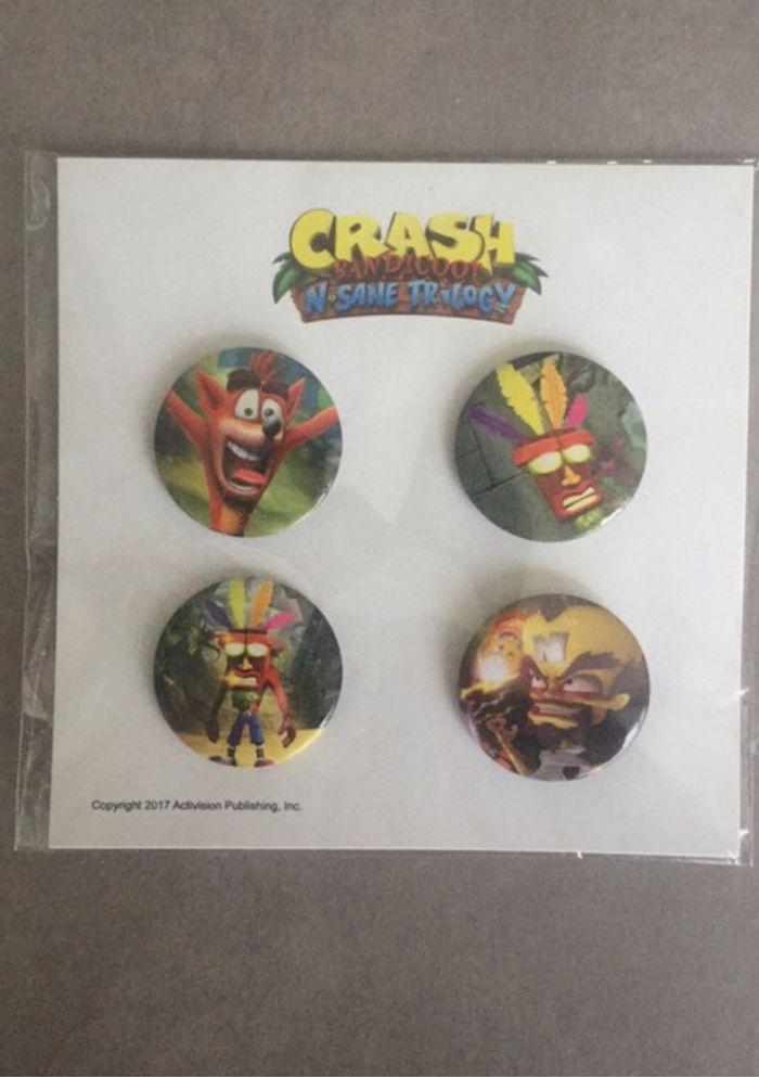 Lot 4 badges crash bandicoot goodies neufs - photo numéro 1