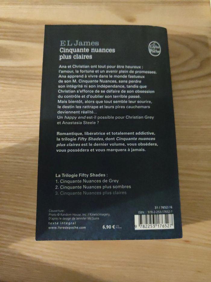 Livre 50 nuances plus claires - photo numéro 2