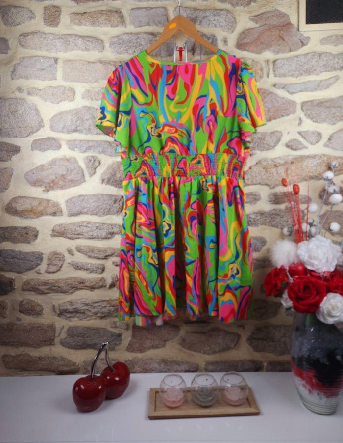 Robe col en V manches courtes multicolore Femme taille 52 marque Boohoo 🍓 - photo numéro 3