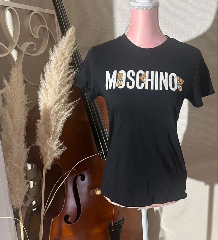 TEE shirt Moschino taille XS ou 14 ans - photo numéro 1