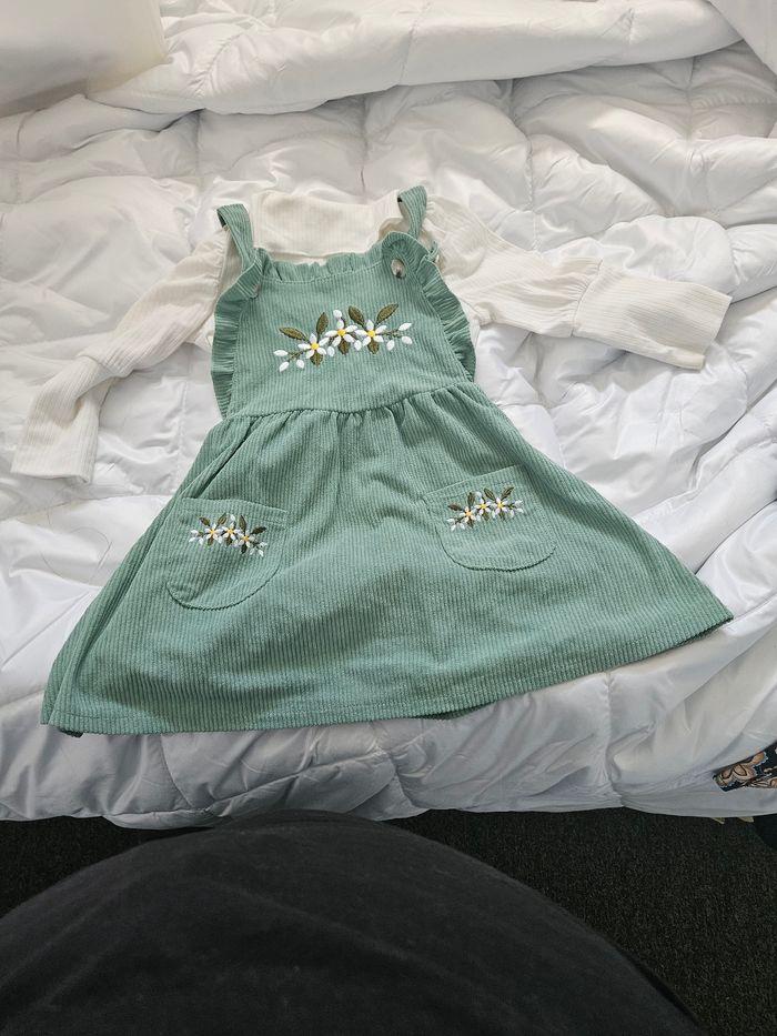 Robe vert pastel fleuri