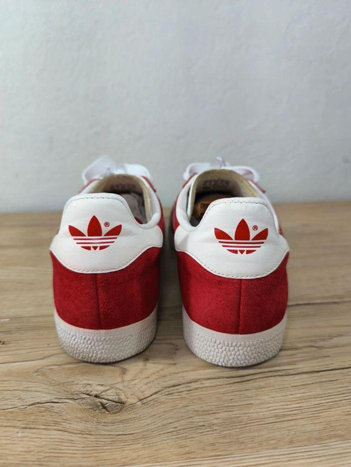 Baskets adidas vintage gazelle rouge en daim pointure 42 comme neuves sans boîte - photo numéro 6