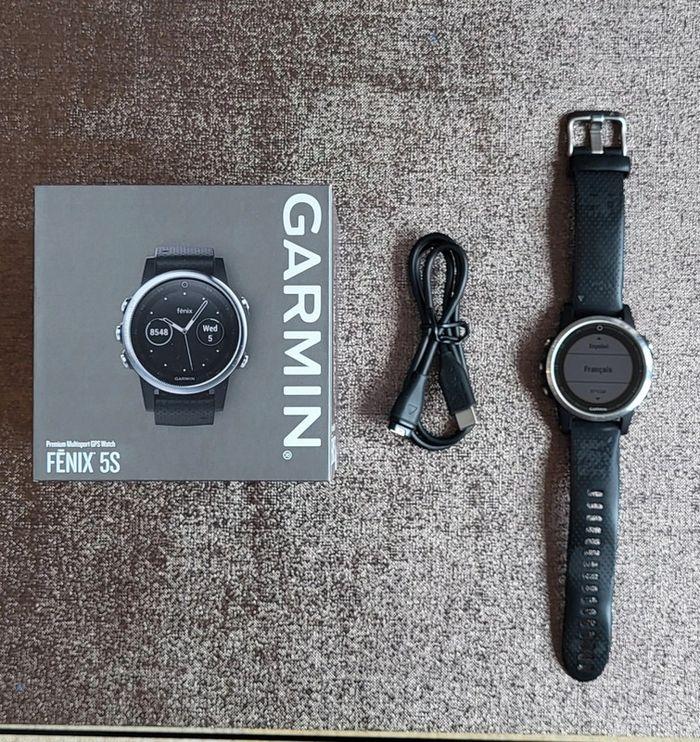 Montre Garmin Fenix 5s - photo numéro 1