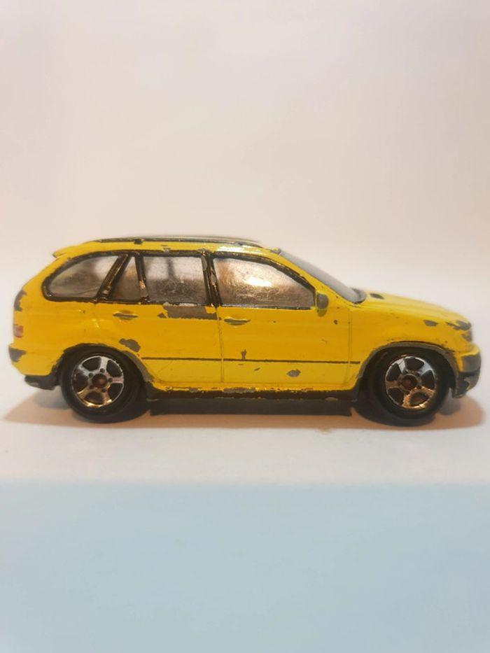 RealToy BMW X5 Jaune - 1/61 - photo numéro 5