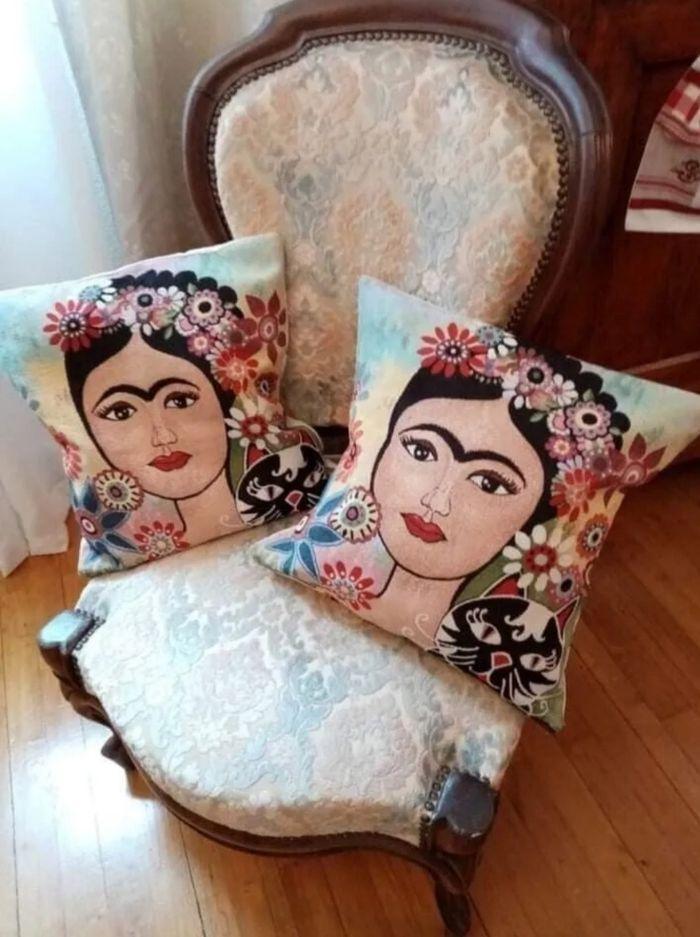 Housses de coussins de 40x40 mettant en avant Frida Kahlo.