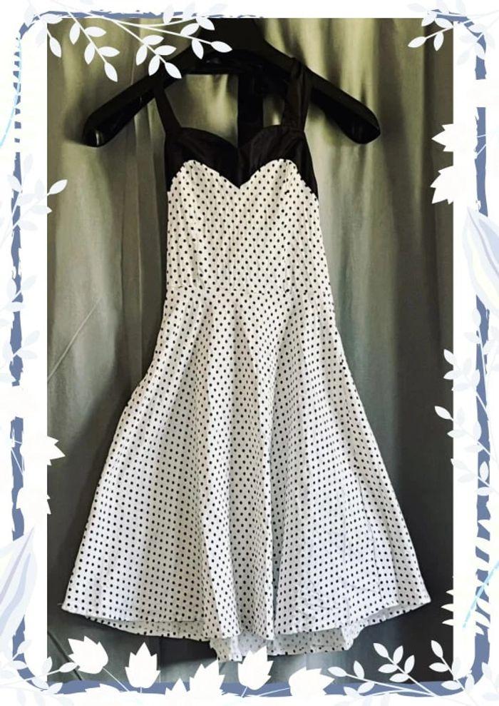 Robe blanche à pois noirs - photo numéro 1