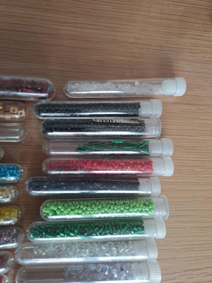 Loisirs créatifs lot.de 21 tubes de perles - photo numéro 7