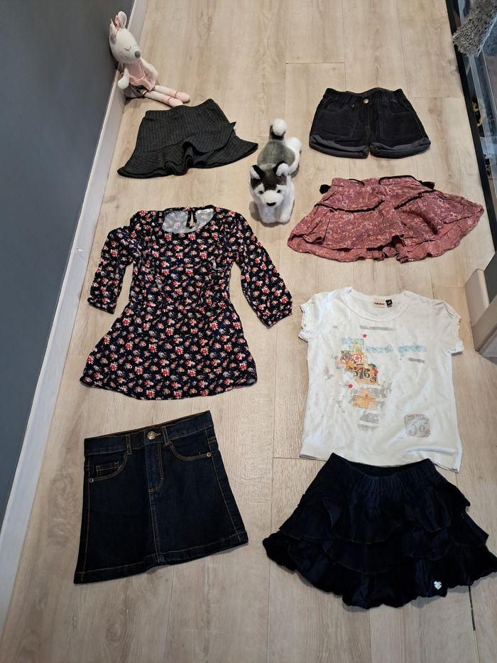 Lot de robe, jupes et shorts neuf 4 ans - photo numéro 1