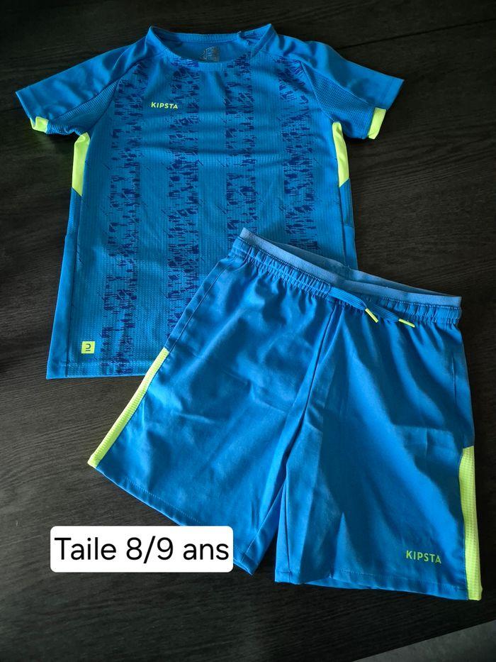 Tenue de foot (8/9 ans) - photo numéro 1