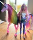 Barbie licorne magique