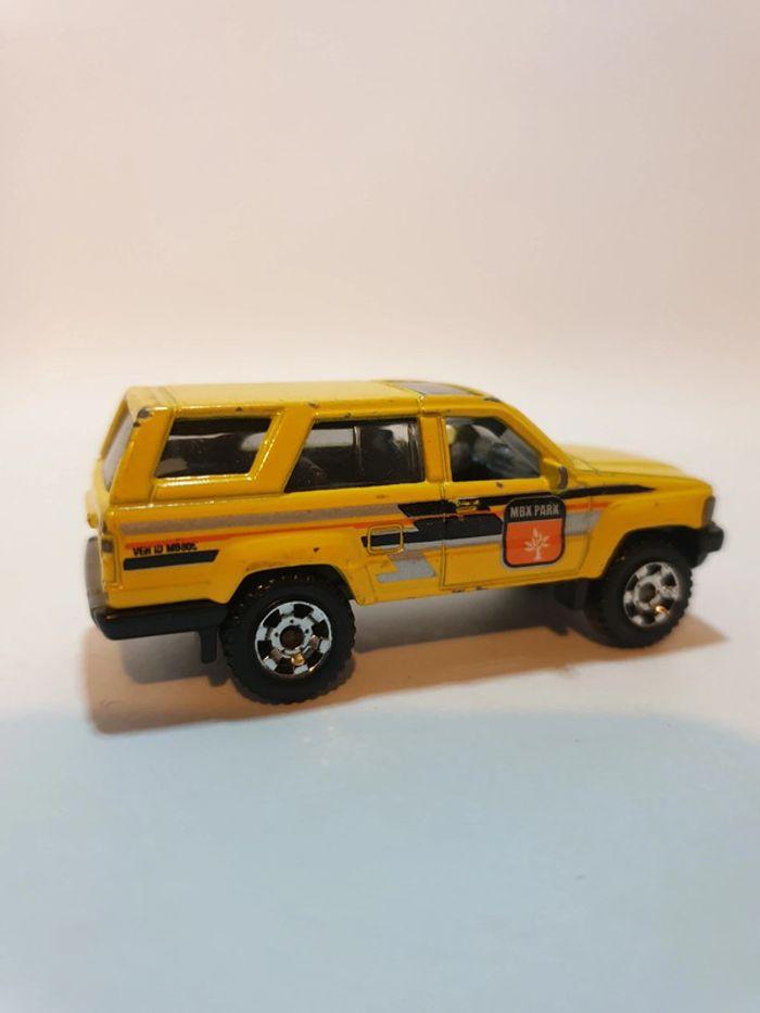 Matchbox 2013 Toyota 4Runner 1985 jaune MBX Park - 1/64 - photo numéro 7