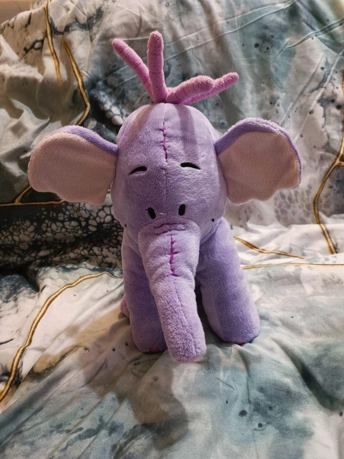 Peluche Lumpy l'éléphant dans le Disney winnie l'ourson