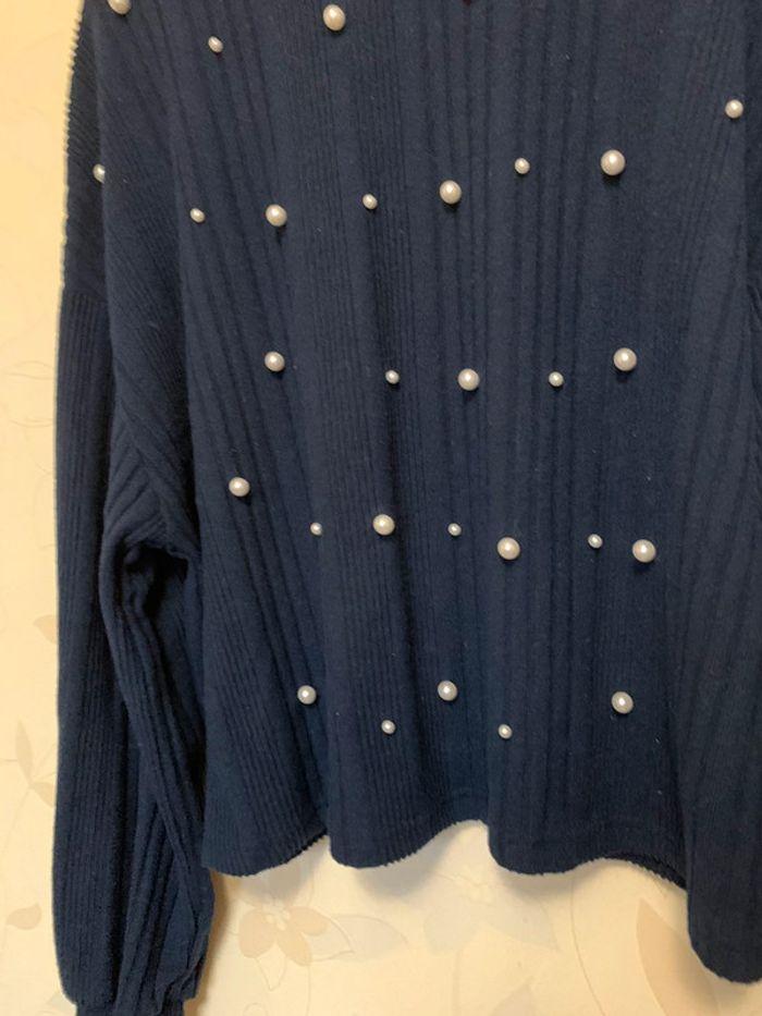 Pull bleu marine détail perles - photo numéro 4