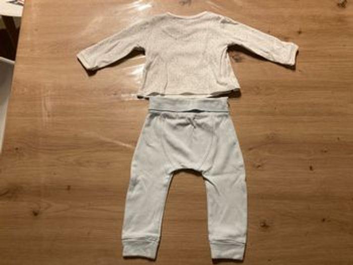 Vend pyjama bébé. Taille 9 mois - photo numéro 2