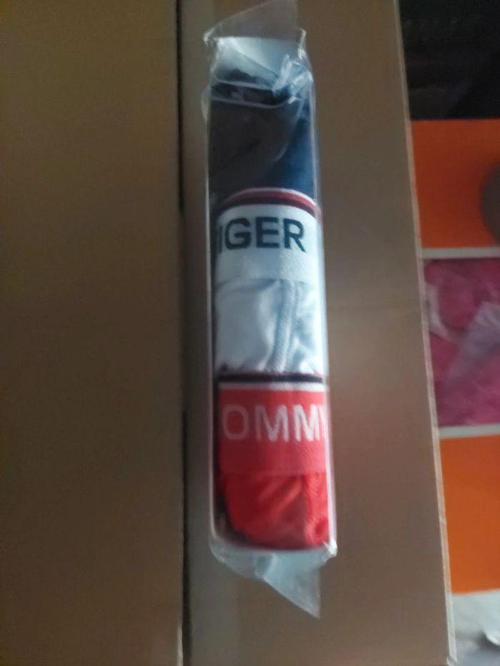 Lot de 3 boxer tommy hilfiger taille M neuf dans la boite - photo numéro 3