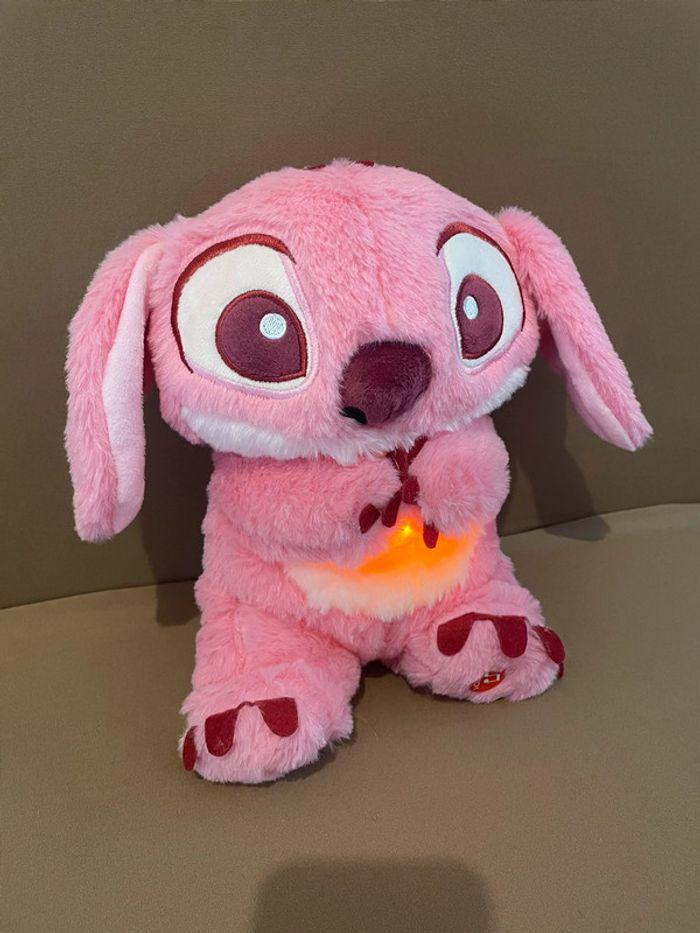 Peluche lumineuse Disney Stitch Angel qui respire 🩷 - photo numéro 11