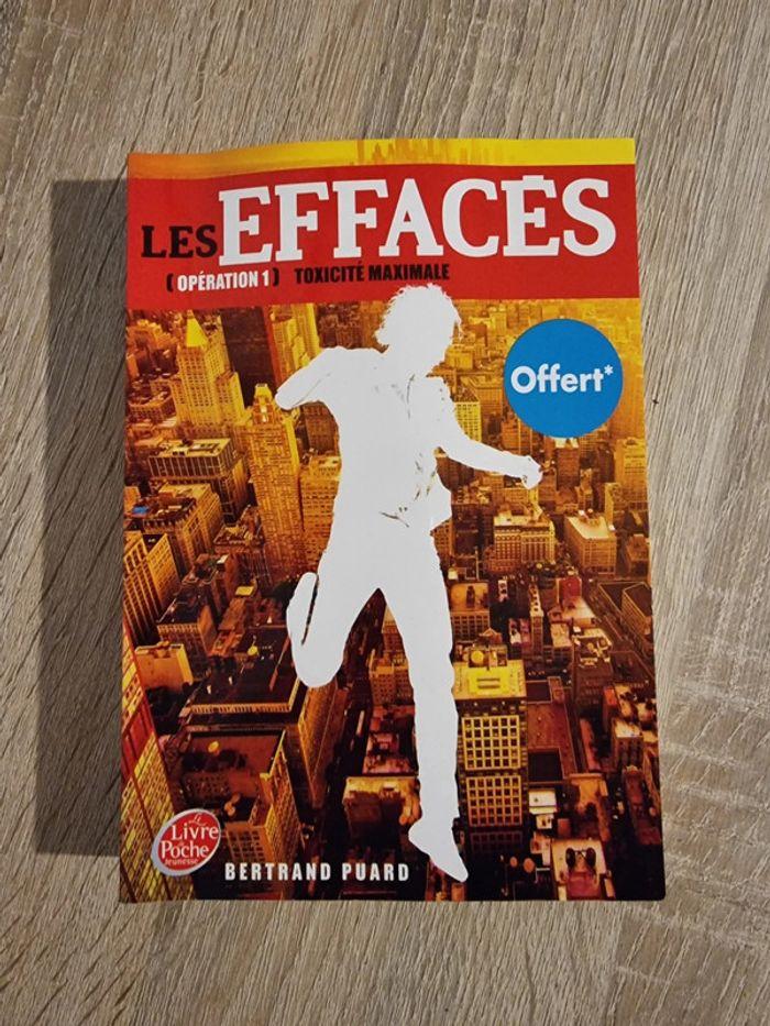 livre Les Effacés Bertrand Puard - photo numéro 1