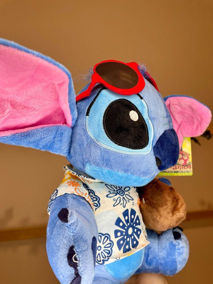 Peluche Disney Stitch en tenue de vacances - photo numéro 10