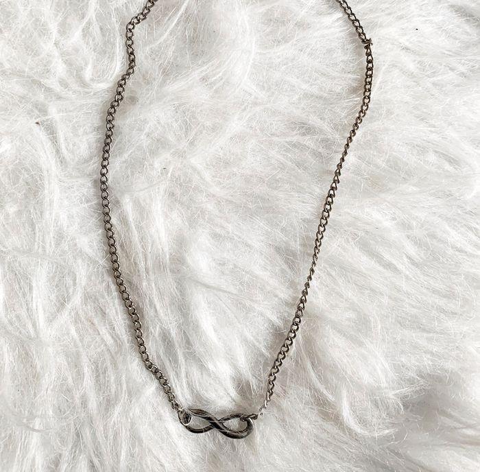 Collier argenté signe infini - photo numéro 1