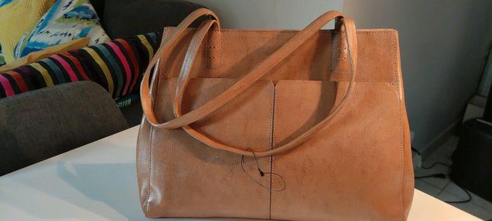 Très joli sac à mains en cuir véritable marque italienne Alfani leather - photo numéro 4