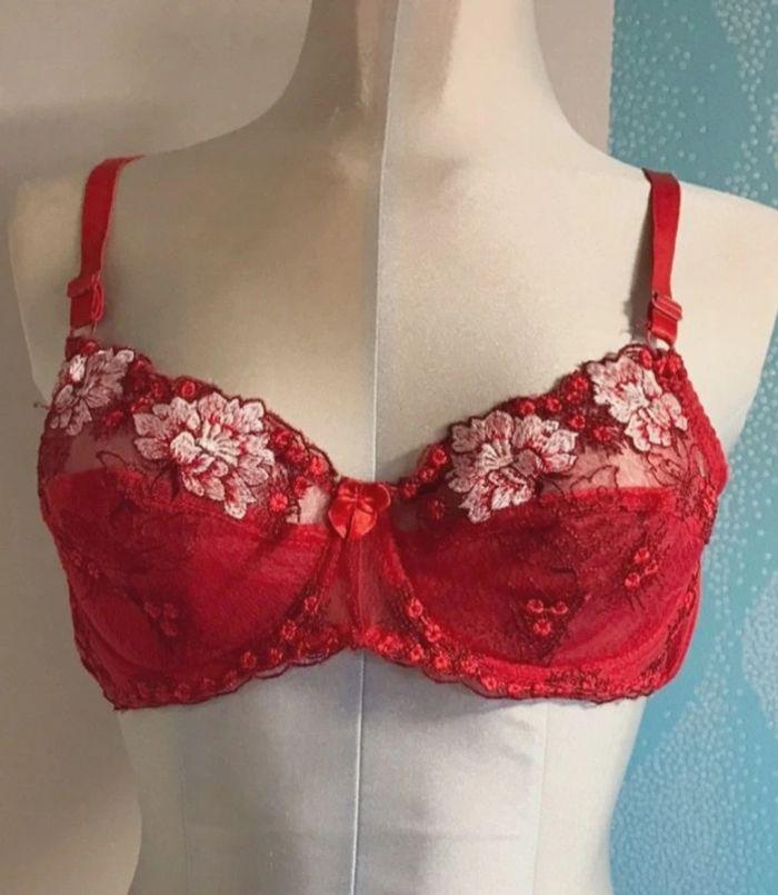 Soutien gorge rouge 100C - photo numéro 1