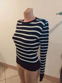 Pull femme manches longue taille xs en tres bon etat