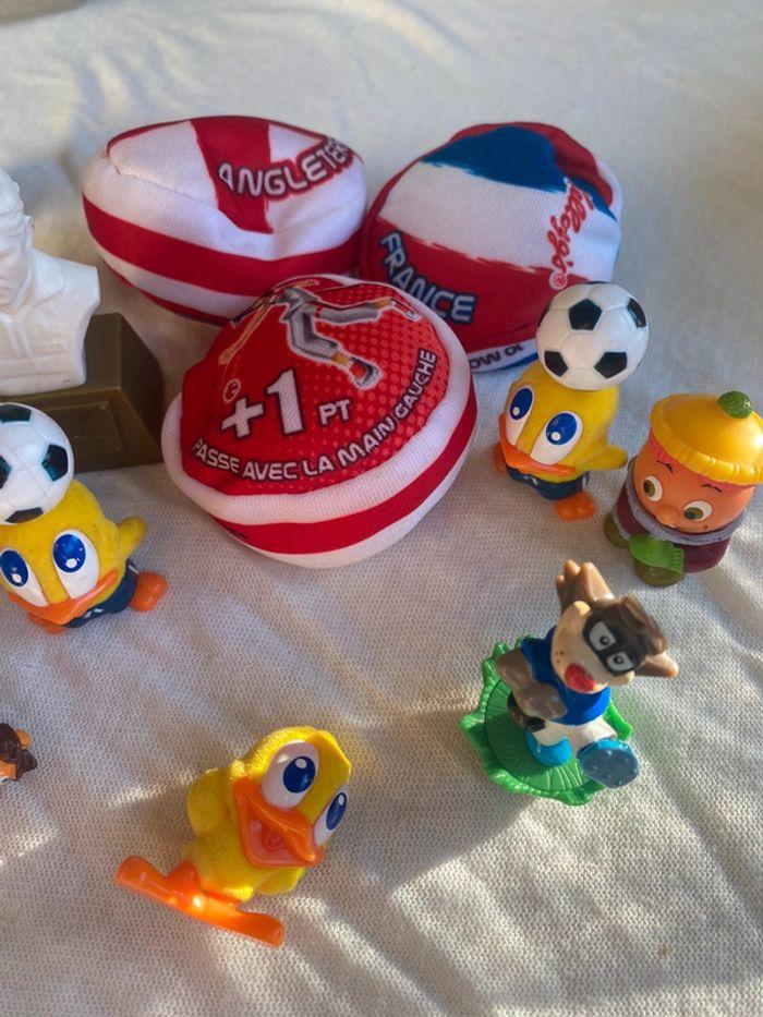 Lot de figurines Kinder foot - photo numéro 3