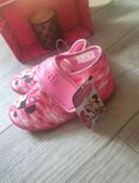 Chaussons Minnie en 30 neuf