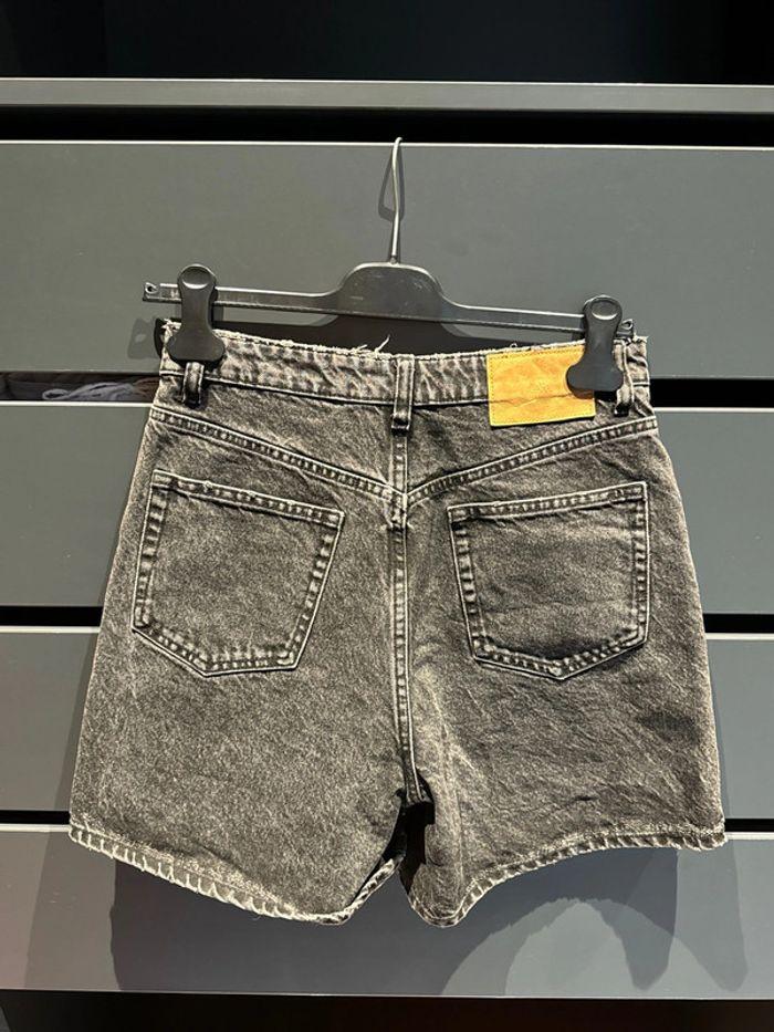 Short en jean noir délavé - photo numéro 4