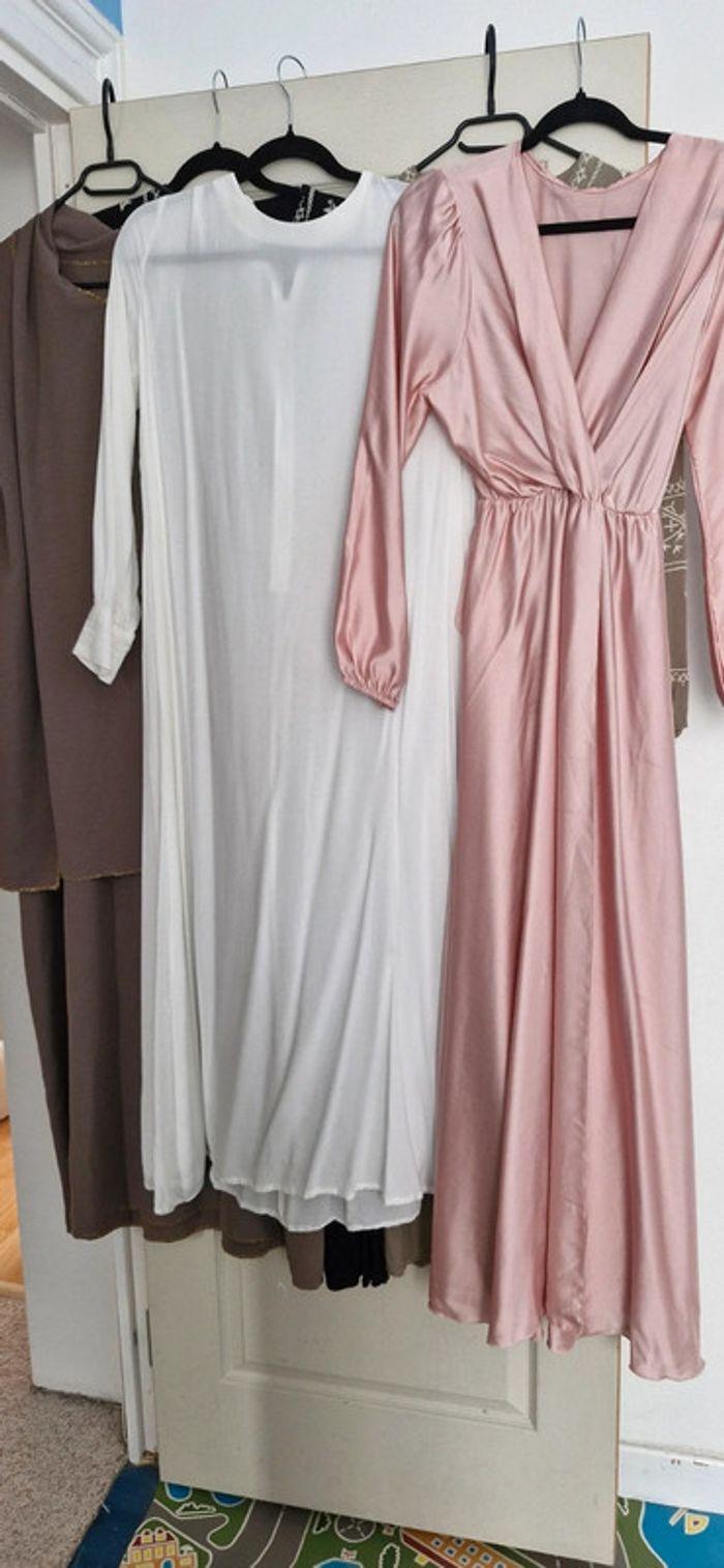 Lot 5 robes - photo numéro 1