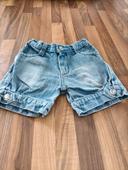 Short jean 3-4 ans avec coeurs