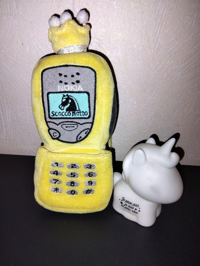 Peluche protection de téléphone - photo numéro 1