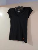 T-shirt noir col V