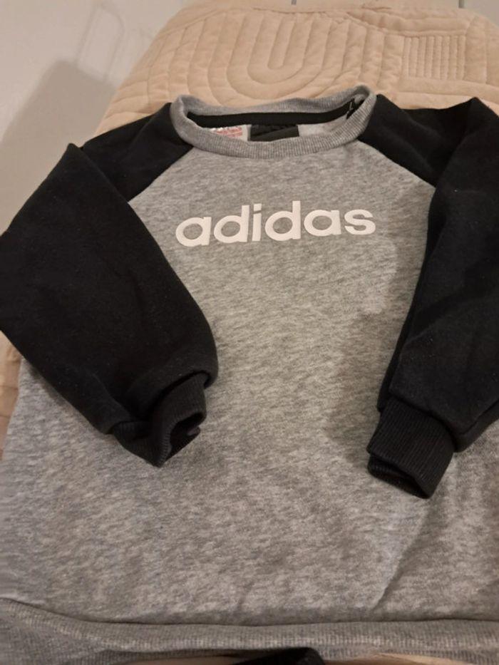 Ensemble jogging Adidas 18/24 - photo numéro 3