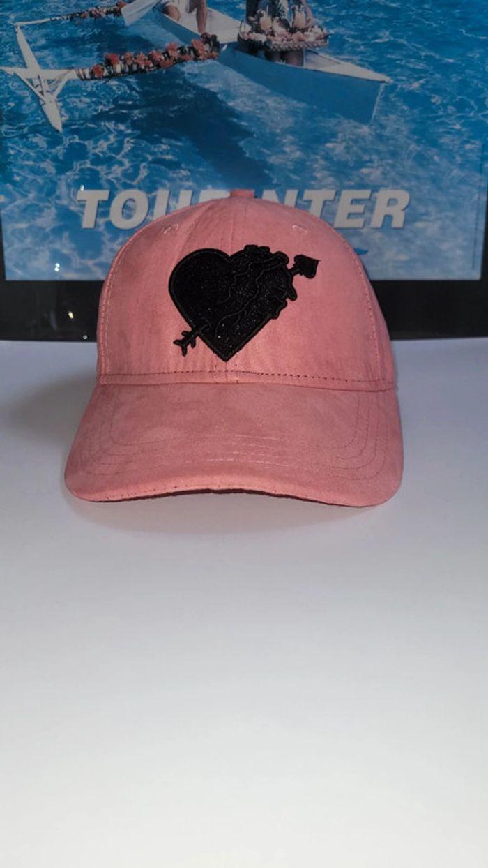 Casquette coeur piqué rose black heart taille unique en excellent état - photo numéro 5