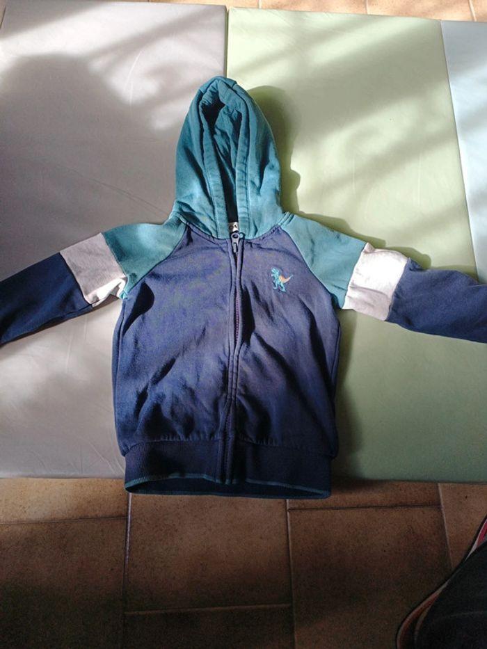 Gilet zip a capuche - photo numéro 1