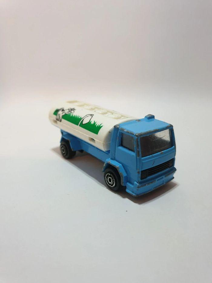 Majorette 241-245 - Camion Citerne Lait - Ford - 1/100 - photo numéro 4