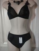 Ensemble de lingerie neuf, triangle S pour le haut et M pour le bas