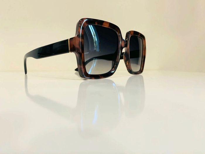 Lunette de soleil Polarisée carrée façade marron écaille bras noirs UV protection catégorie 3 - photo numéro 9